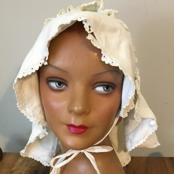 Antique Edwardian Era White Prairie Bonnet for Small Woman or Child - Picture 3 of 6